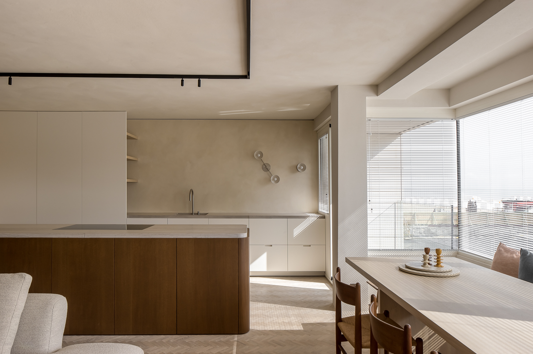 Oak light Residence LA
